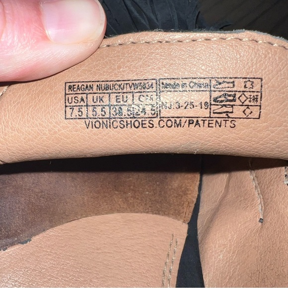 Vionic Black Suede Tassel Loafer Mules Size 7.5 | Arch Support Orthotic Shoe - Picture 5 of 6